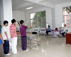 空軍新招飛行員開始向優秀初中畢業生