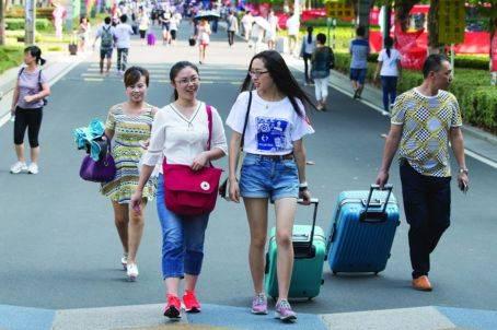 大學開學,家長給夠了錢為何大一新生還是不夠花