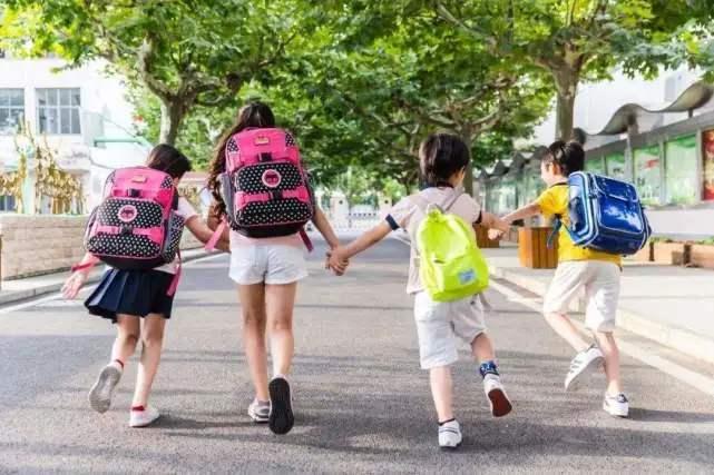今天北京百萬中小學生的暑假開始了,假期健康“打卡”不能停