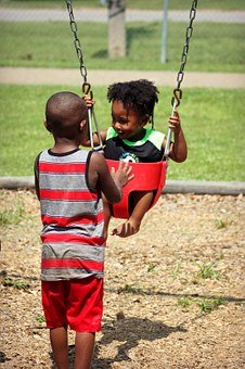 流星的亮度與其質量、速度和進入大氣層的角...