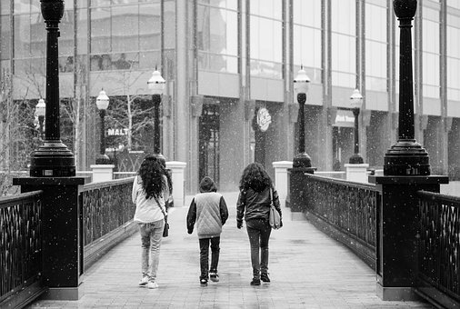 3、復(fù)讀全文,消除疏漏。完成所有空檔后,...