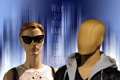 ●乖乖坐在位子上,要跟上其他人吃飯的節奏...