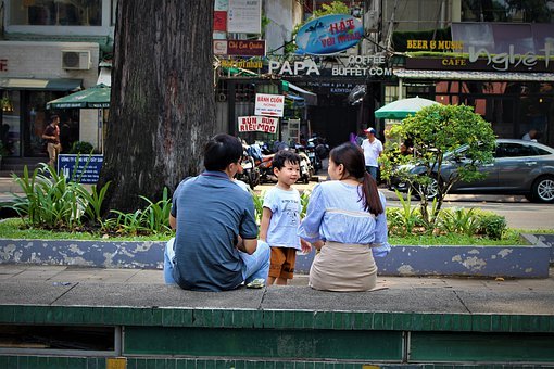 長按二維碼識別關注