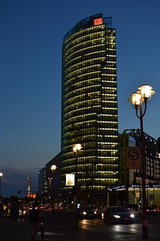 高校領導:有些大學生找不到工作是活該!