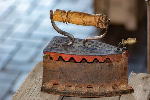 有一位表演大師上場前,他的弟子告訴他鞋帶...