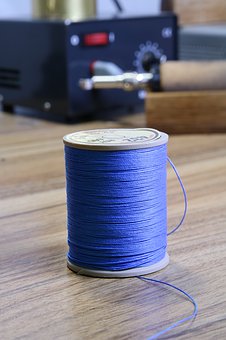 課堂上,孩子們通過(guò)探究,將文中亟待解決的...