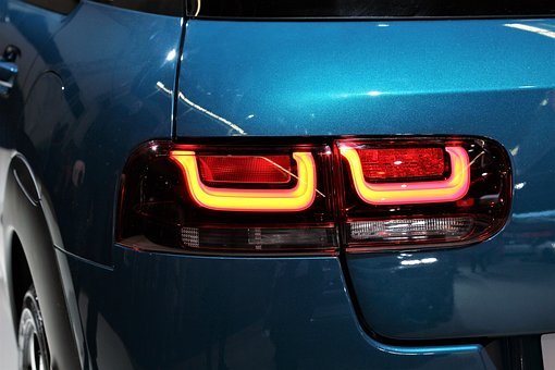 如何幫助孩子應(yīng)對(duì)嚴(yán)格的老師:家長(zhǎng)的角色與責(zé)任