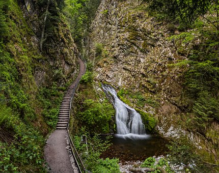 對(duì)于叛逆期的孩子應(yīng)該如何管教