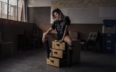 在教學方法上,我們應拋棄原先那種“一張嘴...