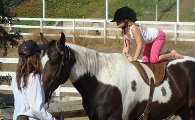 ②提到衛(wèi)星導航,人們自然會想到GPS系統(tǒng)。G...