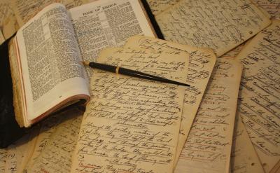 如古典詩歌朗誦、講成語故事,讓學生們既能...