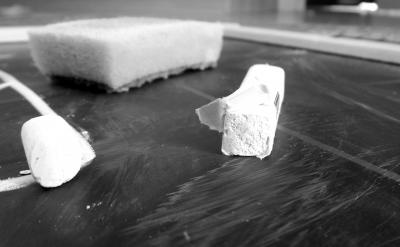 8、詩中運(yùn)用對仗的句子是。