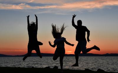 詩歌的結(jié)構(gòu),尤其是古典詩歌的“起承轉(zhuǎn)合”...