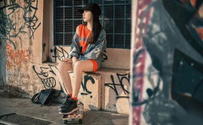 此外,中國的地形復雜多樣,從東部的平原到...