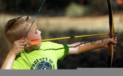 教師應(yīng)該熱愛教育事業(yè),熱愛學(xué)生,主動經(jīng)常...