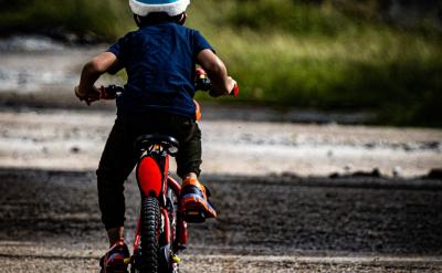 這不僅可以滿足中學生對社會的好奇心,而且...