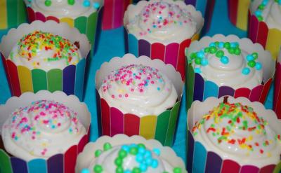 一是加強先進教育理論的研究;