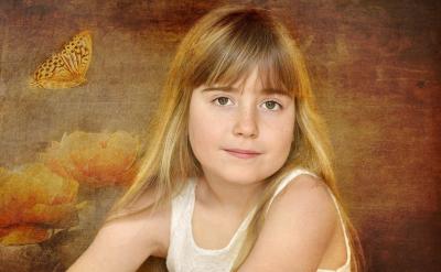 在日常生活中提醒孩子勤洗手、多喝水、多運...