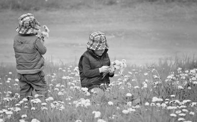 好客:樂于接待客人。