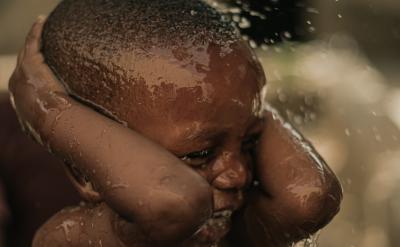 無條件地接納孩子并給予肯定