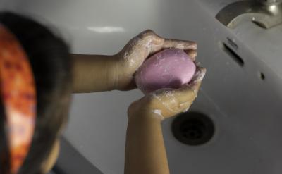 (3)以個性現象為“題眼”,如:使帶火星...