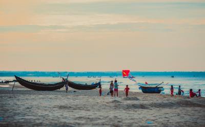 穿越一片野林時(shí),我扭頭不見(jiàn)了琴娃。就算方...