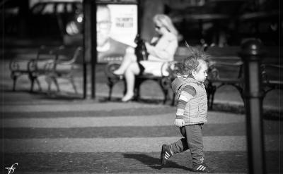 在孩子交往過程中,盡管需要父母的指導(dǎo),但...