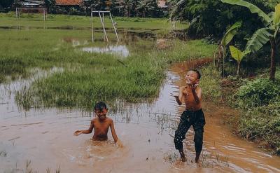 4、繼續發揮紅領巾小記者站、紅領巾廣播站...